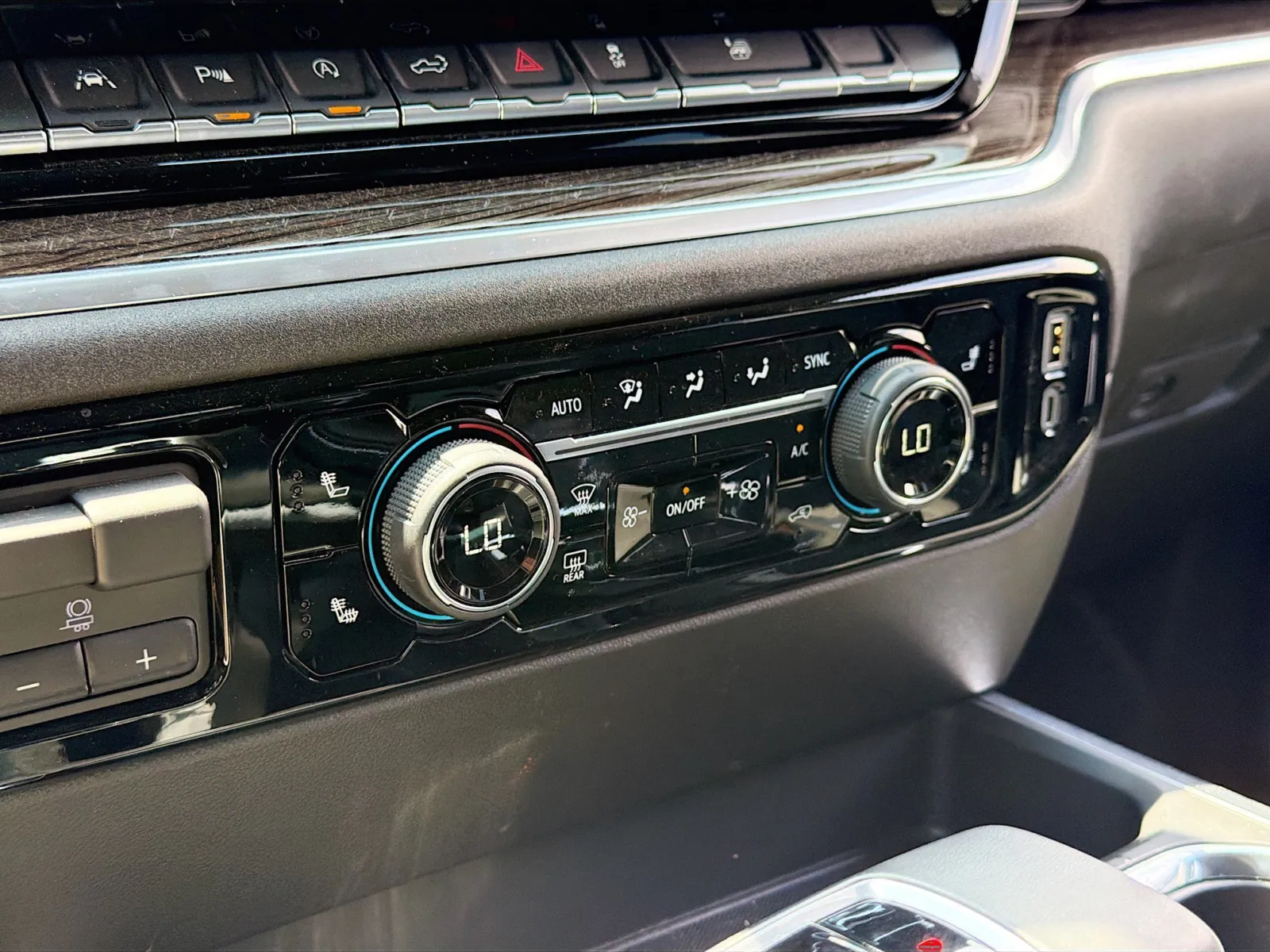 Chevrolet Silverado photo 12
