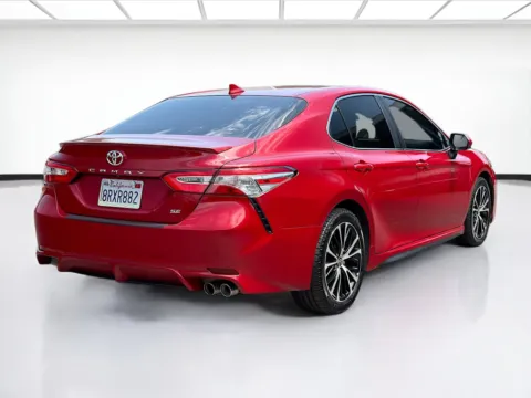 More photos of 2020 Toyota Camry SE at KarGenie, CA