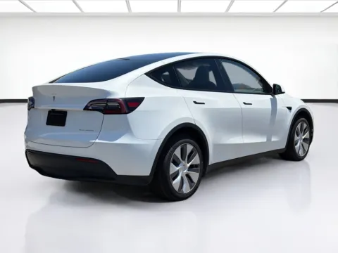 More photos of 2023 Tesla Model Y Long Range at KarGenie, CA