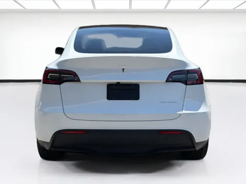 More photos of 2023 Tesla Model Y Long Range at KarGenie, CA
