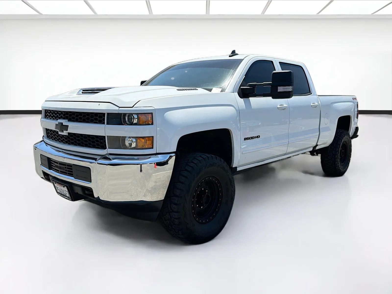 White 2019 Chevrolet Silverado 2500 HD LT for sale in Fontana, CA
