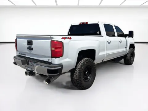 More photos of 2019 Chevrolet Silverado 2500 HD LT at KarGenie, CA