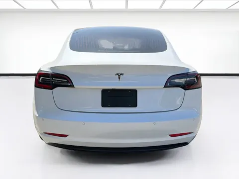More photos of 2020 Tesla Model 3 Standard Range Plus at KarGenie, CA