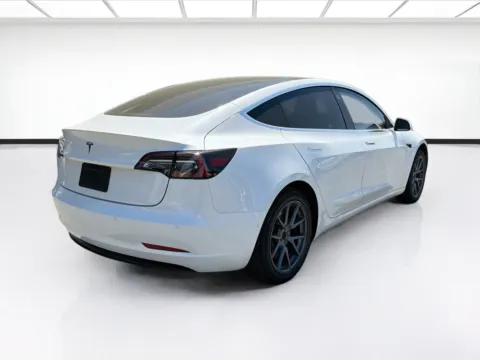 More photos of 2020 Tesla Model 3 Standard Range Plus at KarGenie, CA