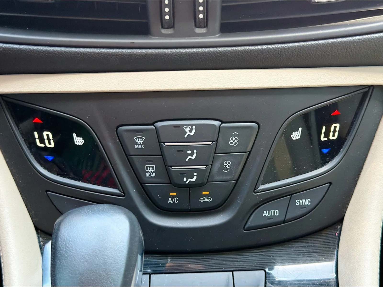 Buick Envision photo 9