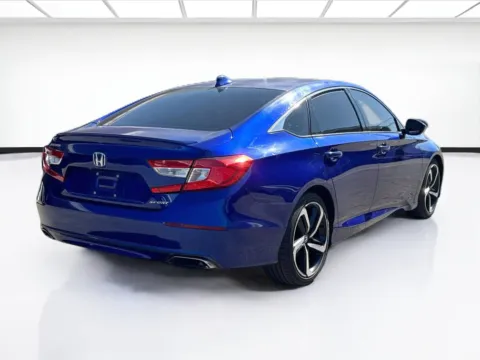 More photos of 2018 Honda Accord Sedan Sport at KarGenie, CA