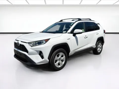 White 2020 Toyota RAV4 XLE for sale in Fontana, CA