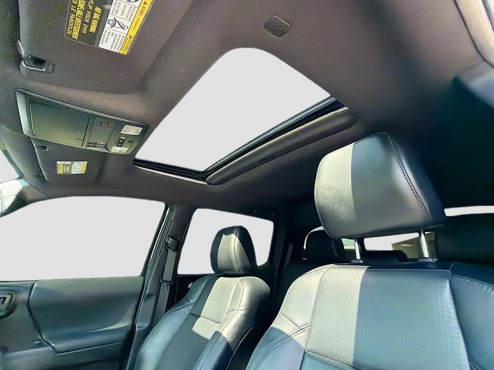 Toyota Tacoma photo 15