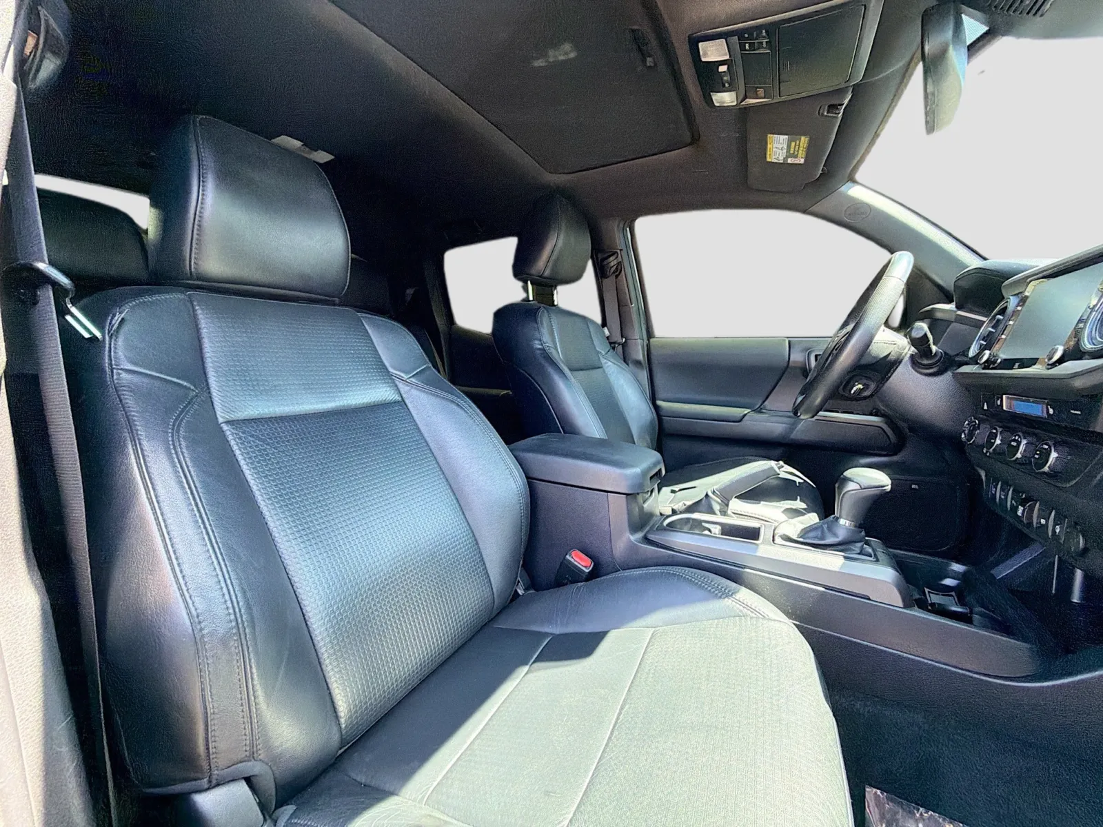 Toyota Tacoma photo 19