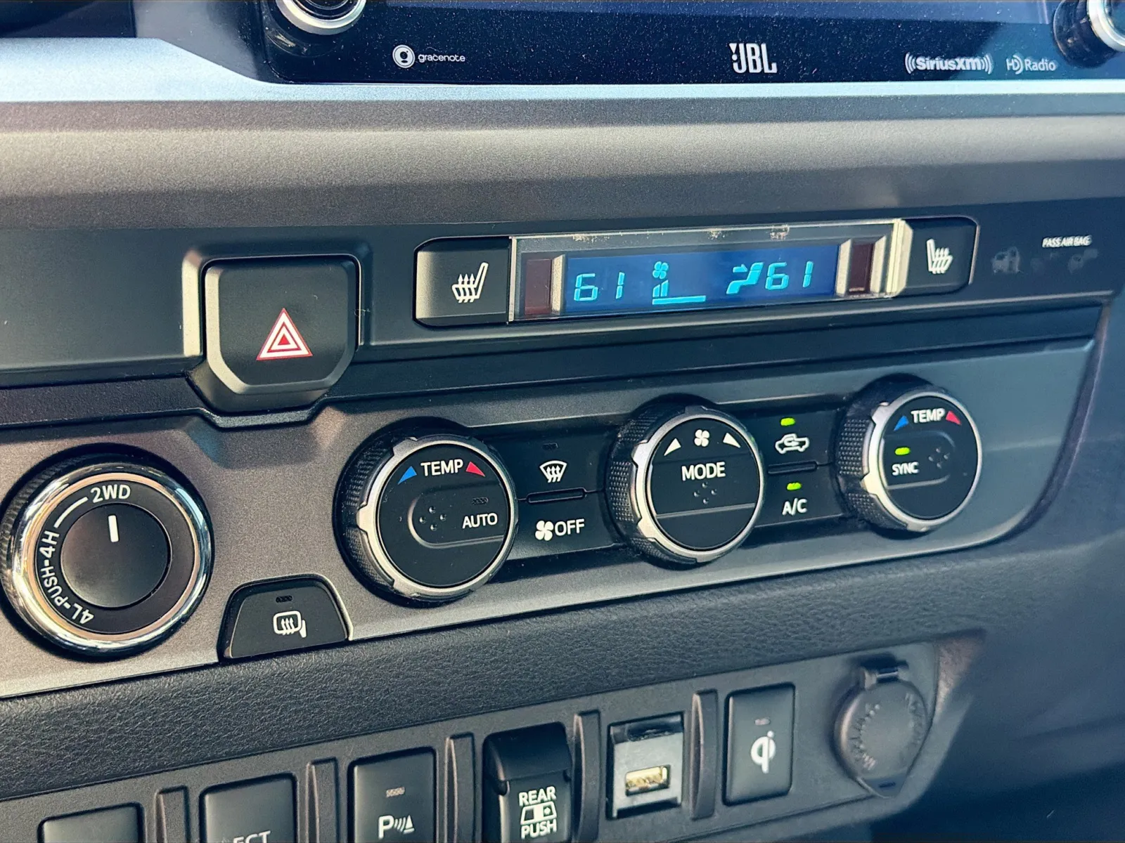 Toyota Tacoma photo 12