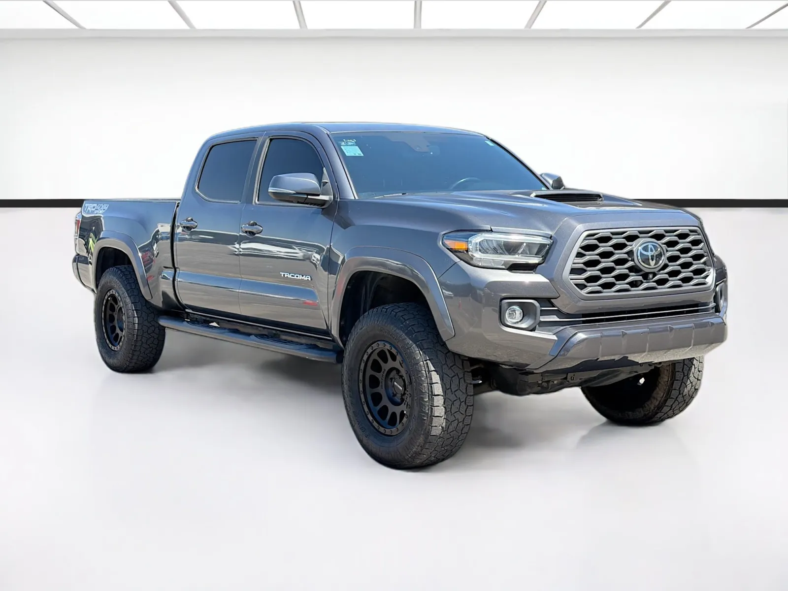 Toyota Tacoma photo 3