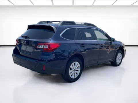More photos of 2018 Subaru Outback 2.5i Premium at KarGenie, CA
