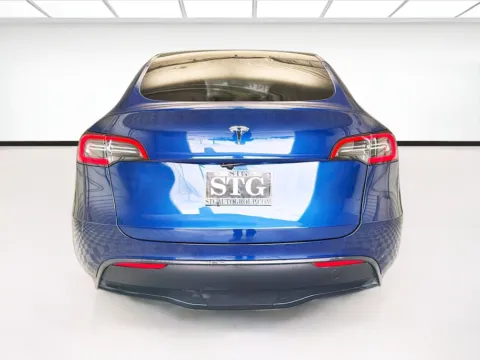More photos of 2023 Tesla Model Y Long Range at KarGenie, CA