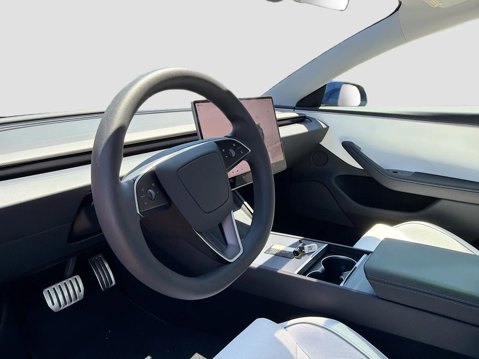 Tesla Model 3 photo 7