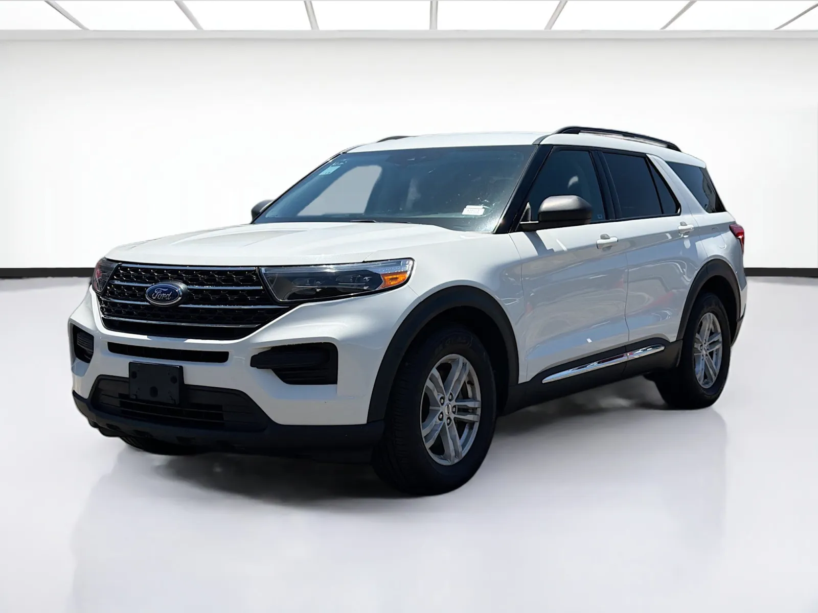 White 2023 Ford Explorer XLT for sale in Fontana, CA