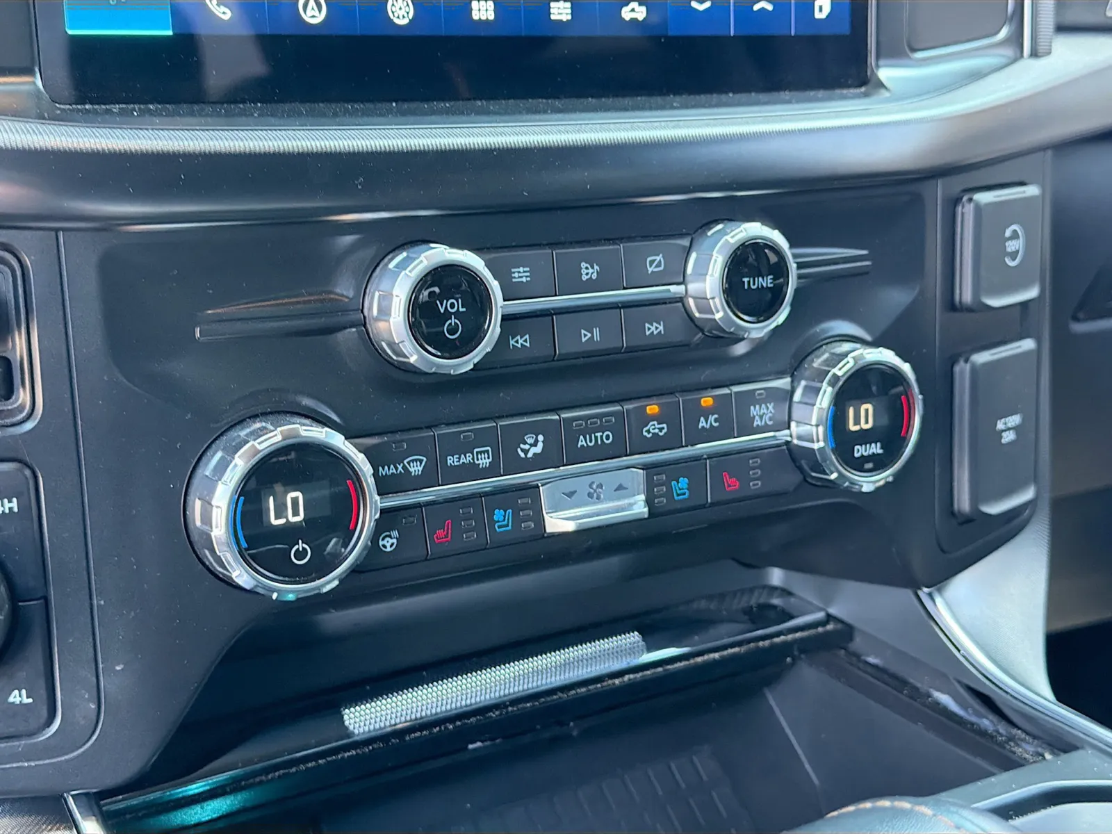 Ford F-150 photo 12