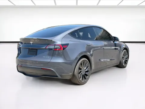 More photos of 2020 Tesla Model Y Long Range at KarGenie, CA