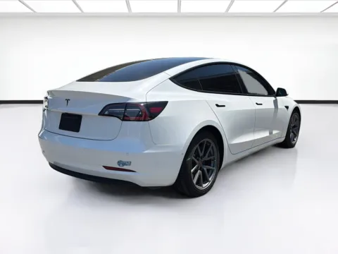 More photos of 2021 Tesla Model 3 Standard Range Plus at KarGenie, CA