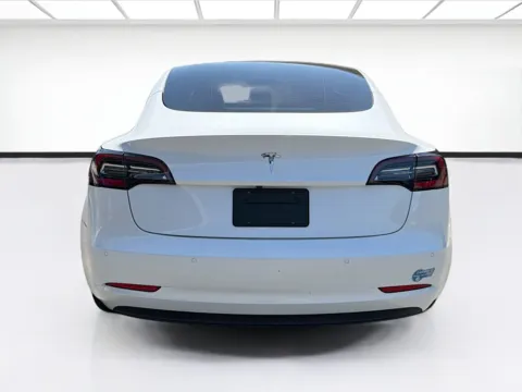 More photos of 2021 Tesla Model 3 Standard Range Plus at KarGenie, CA