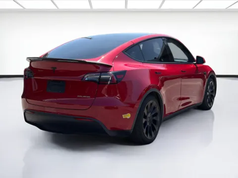 More photos of 2022 Tesla Model Y Performance at KarGenie, CA