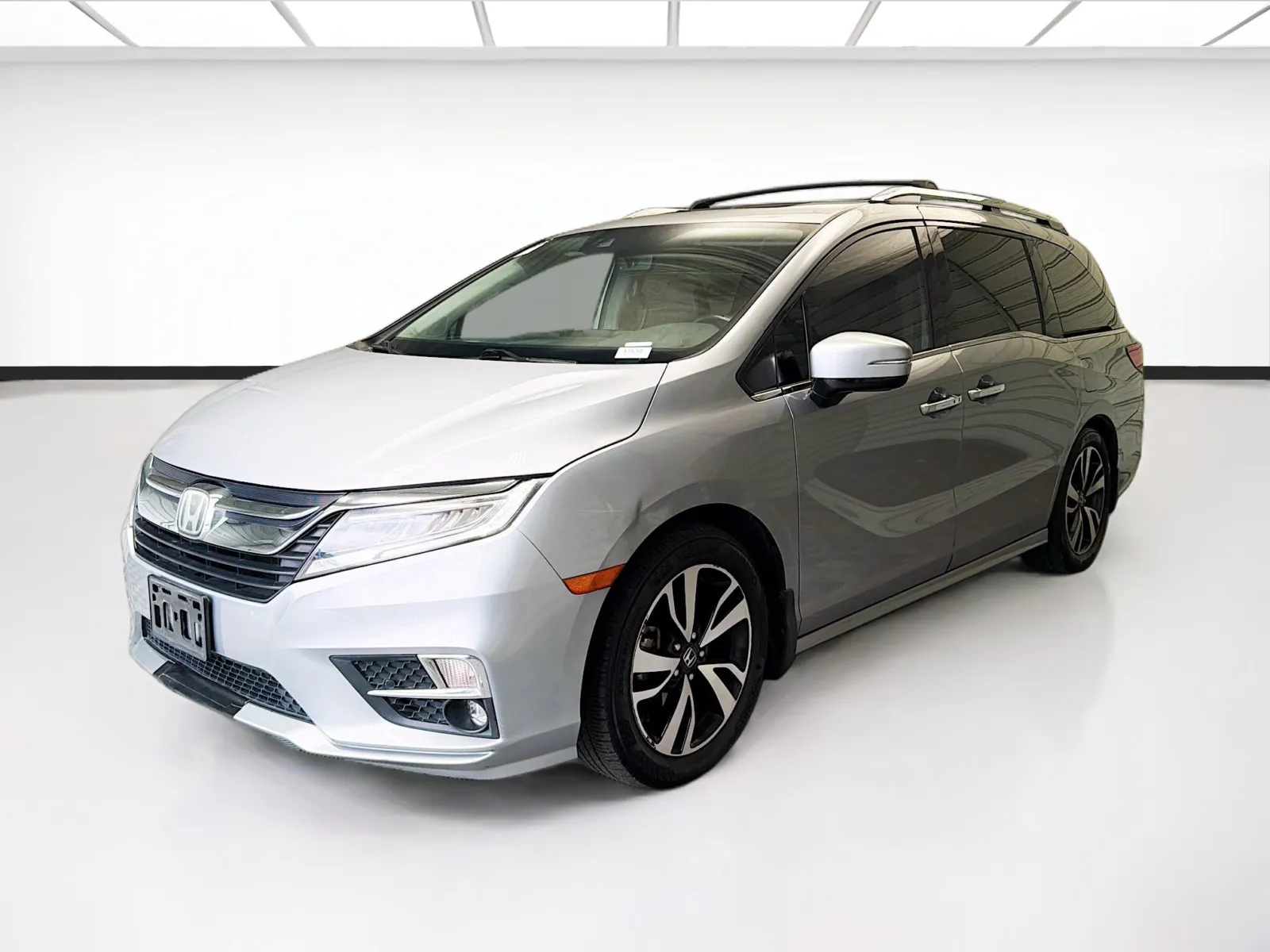 Silver 2018 Honda Odyssey Elite for sale in Fontana, CA