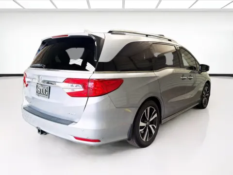 More photos of 2018 Honda Odyssey Elite at KarGenie, CA