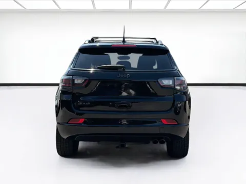 More photos of 2022 Jeep Compass Limited at KarGenie, CA