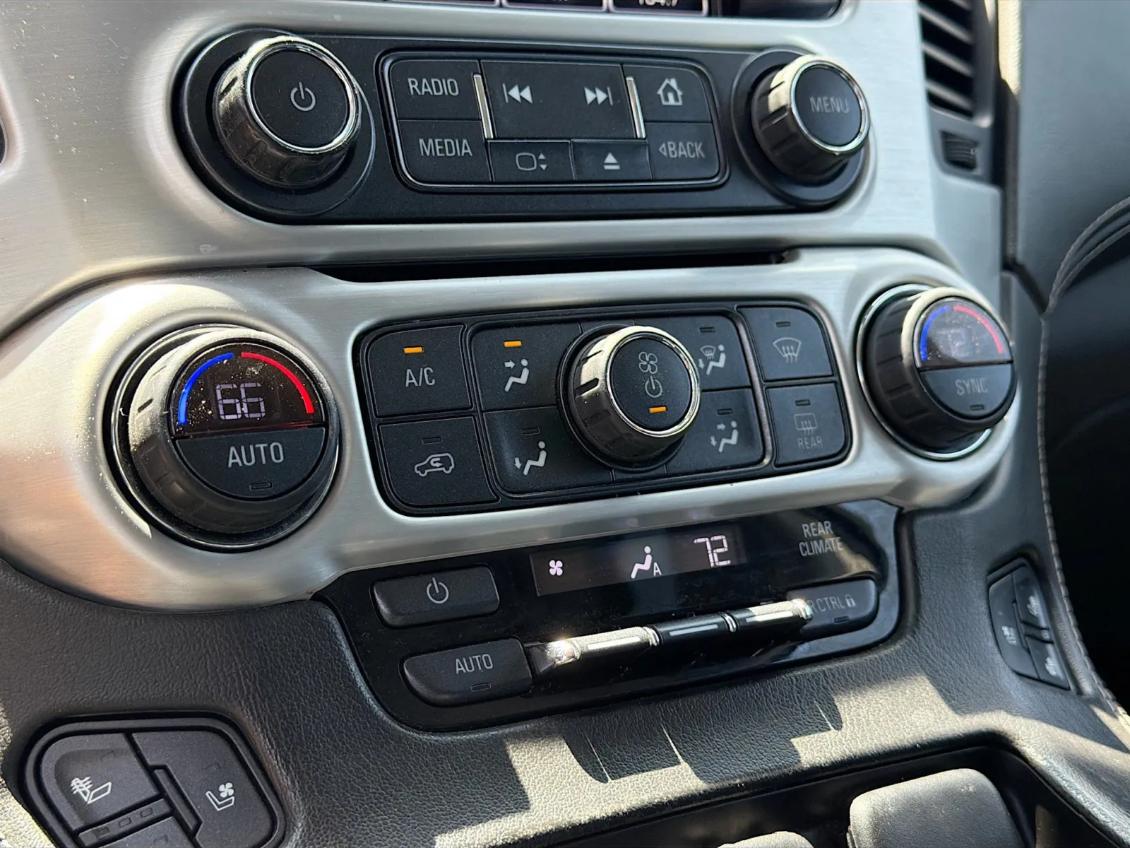 GMC Yukon photo 12
