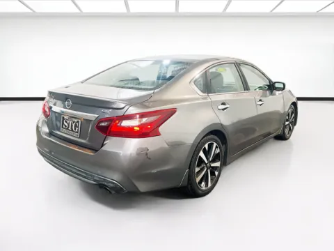 More photos of 2018 Nissan Altima 2.5 SR at KarGenie, CA