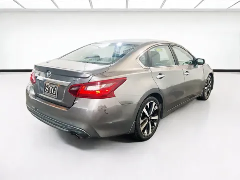 More photos of 2018 Nissan Altima 2.5 SR at KarGenie, CA