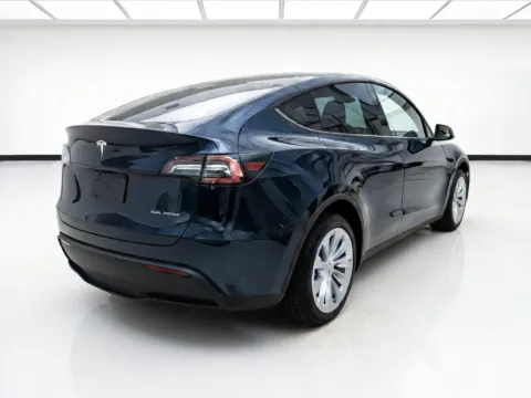 More photos of 2024 Tesla Model Y Long Range at KarGenie, CA