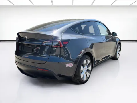 More photos of 2024 Tesla Model Y Long Range at KarGenie, CA