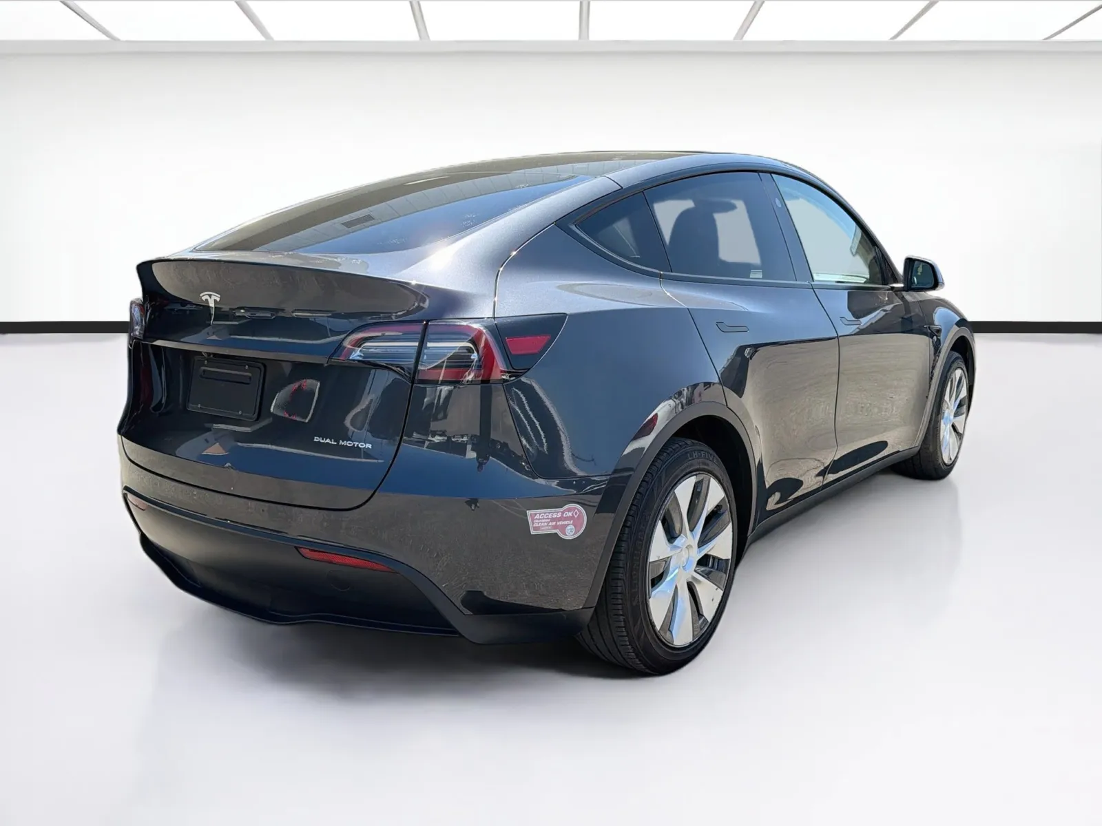 Tesla Model Y photo 4