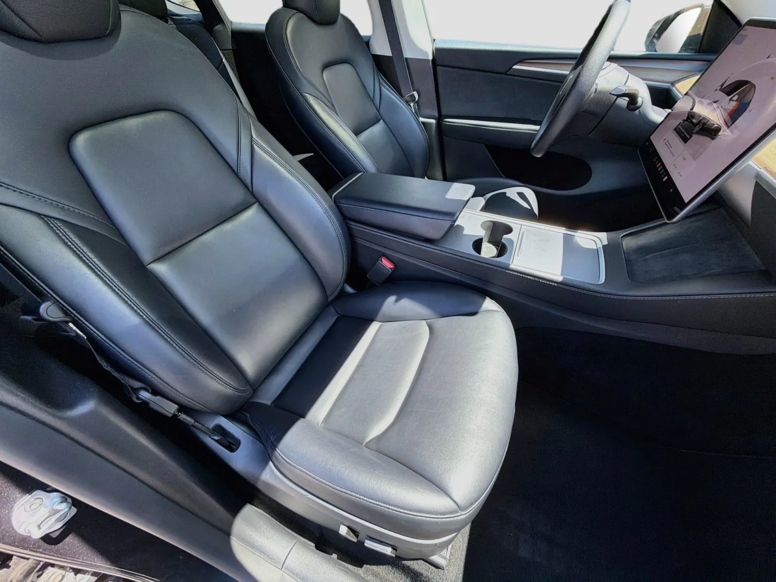 Tesla Model Y photo 15