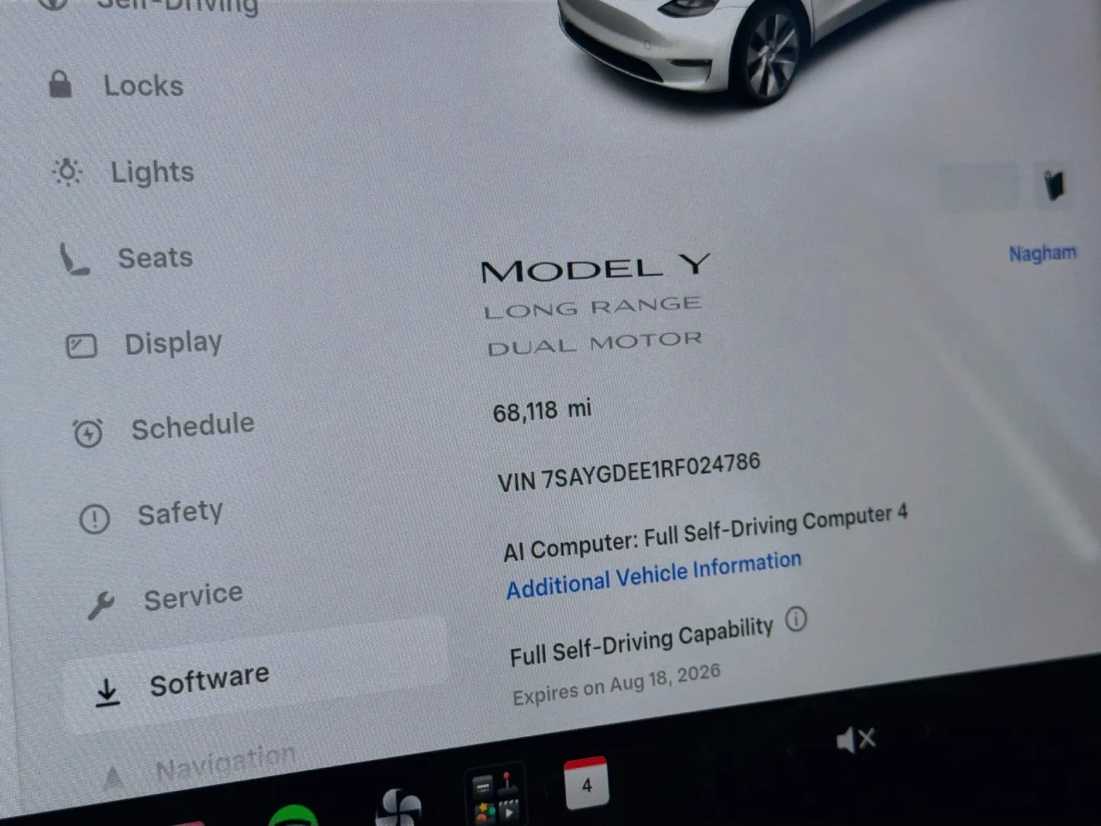 Tesla Model Y photo 8