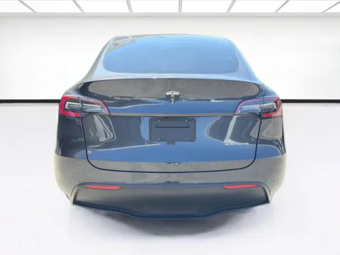 More photos of 2024 Tesla Model Y Long Range at KarGenie, CA