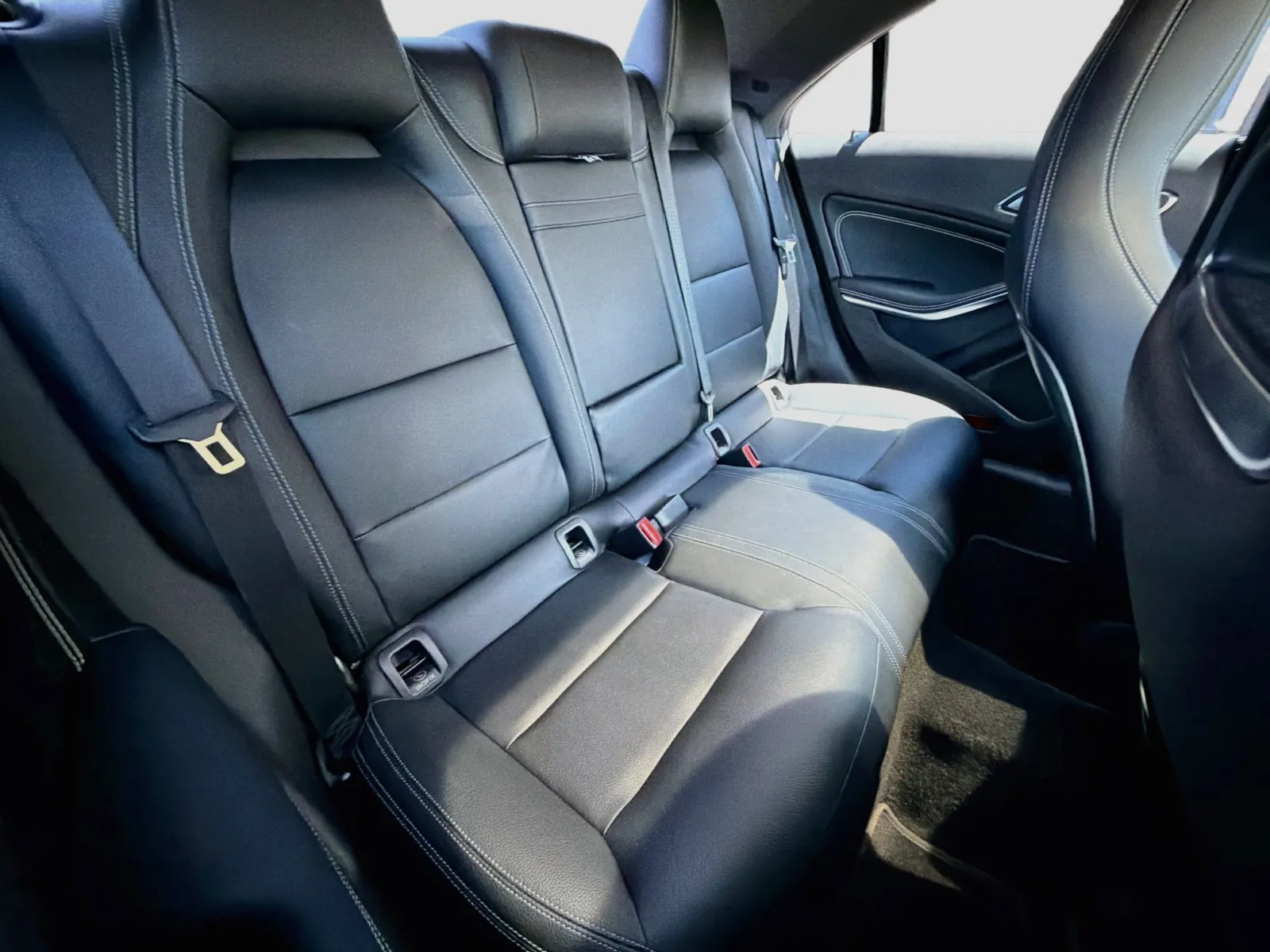 Mercedes-Benz CLA photo 14