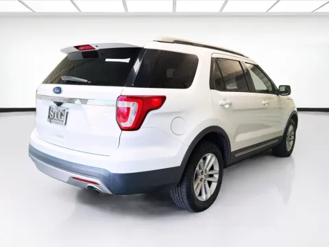 More photos of 2016 Ford Explorer XLT at KarGenie, CA