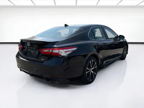More photos of 2020 Toyota Camry SE at KarGenie, CA