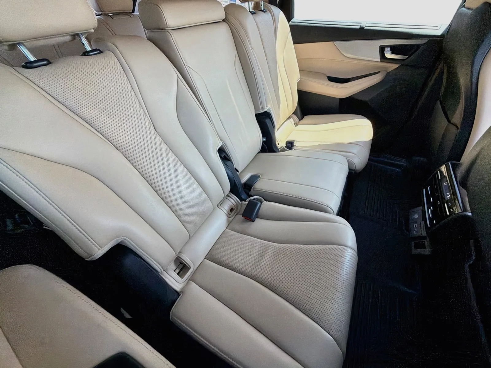Acura MDX photo 14
