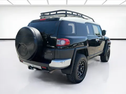 More photos of 2012 Toyota FJ Cruiser at KarGenie, CA