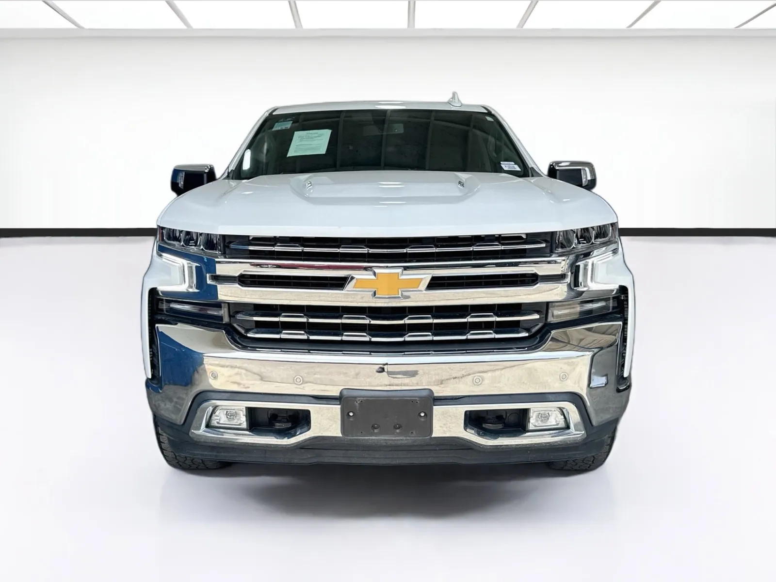 Chevrolet Silverado photo 2