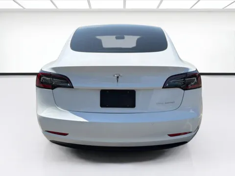 More photos of 2022 Tesla Model 3 Long Range at KarGenie, CA