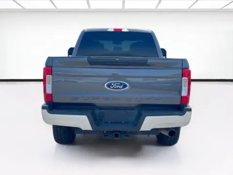 More photos of 2019 Ford Super Duty F-250 SRW XLT at KarGenie, CA