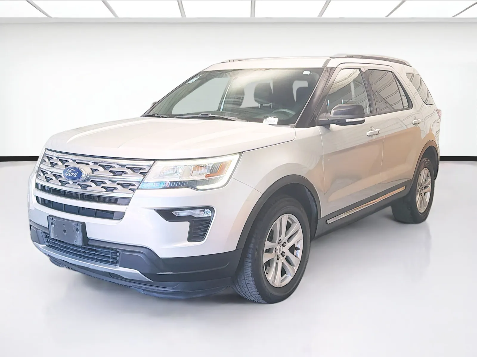 Silver 2018 Ford Explorer XLT for sale in Fontana, CA