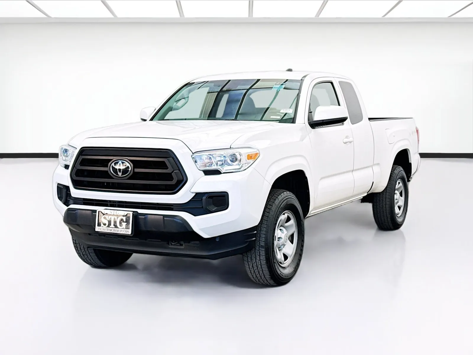 White 2022 Toyota Tacoma SR for sale in Fontana, CA