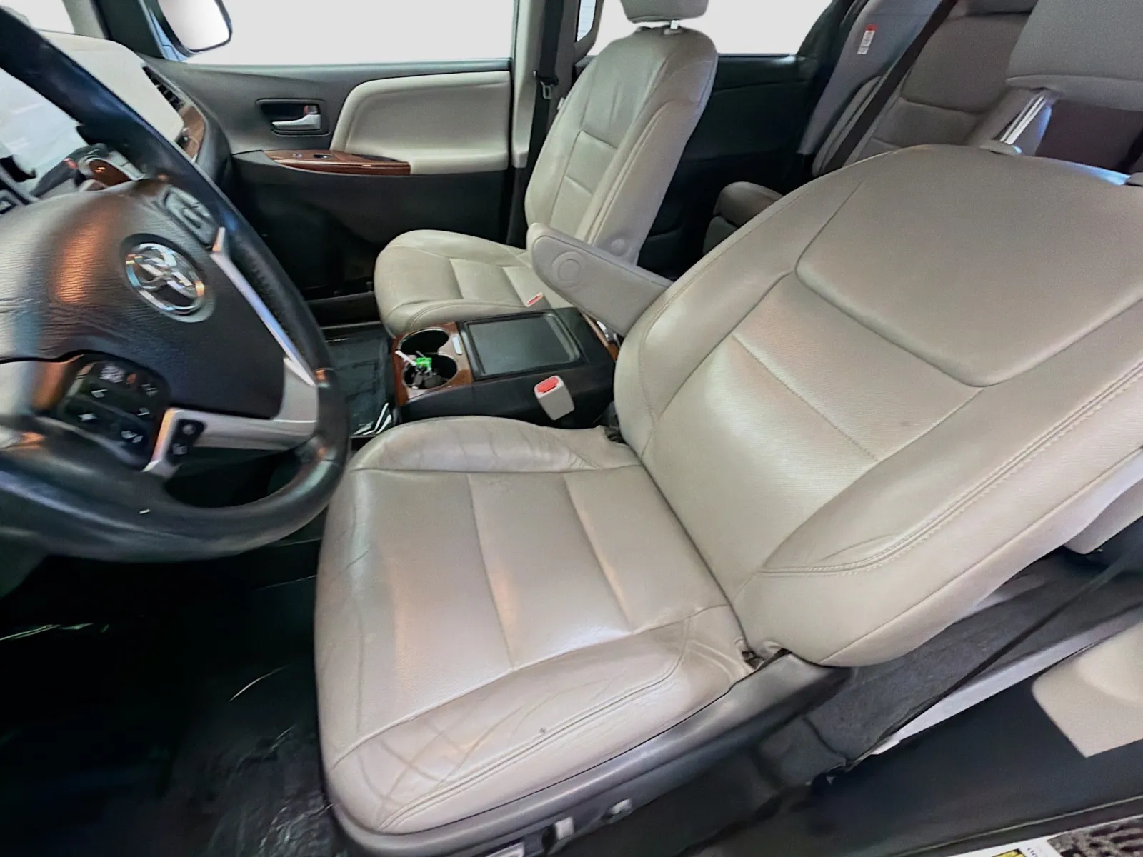 Toyota Sienna photo 11