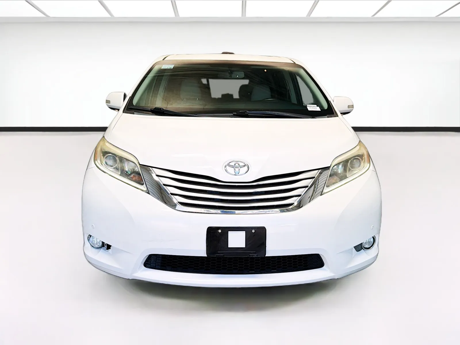 Toyota Sienna photo 2
