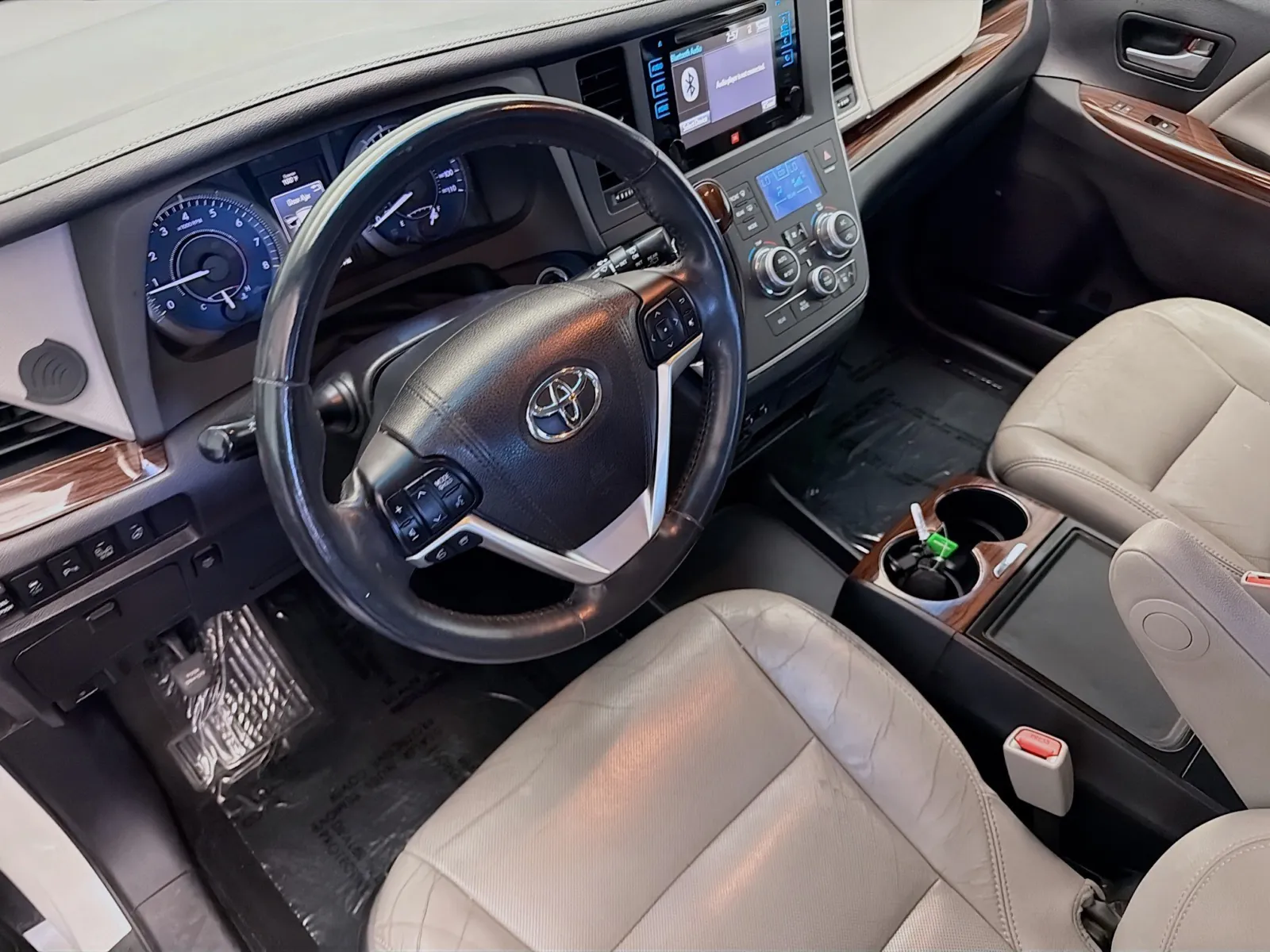 Toyota Sienna photo 7