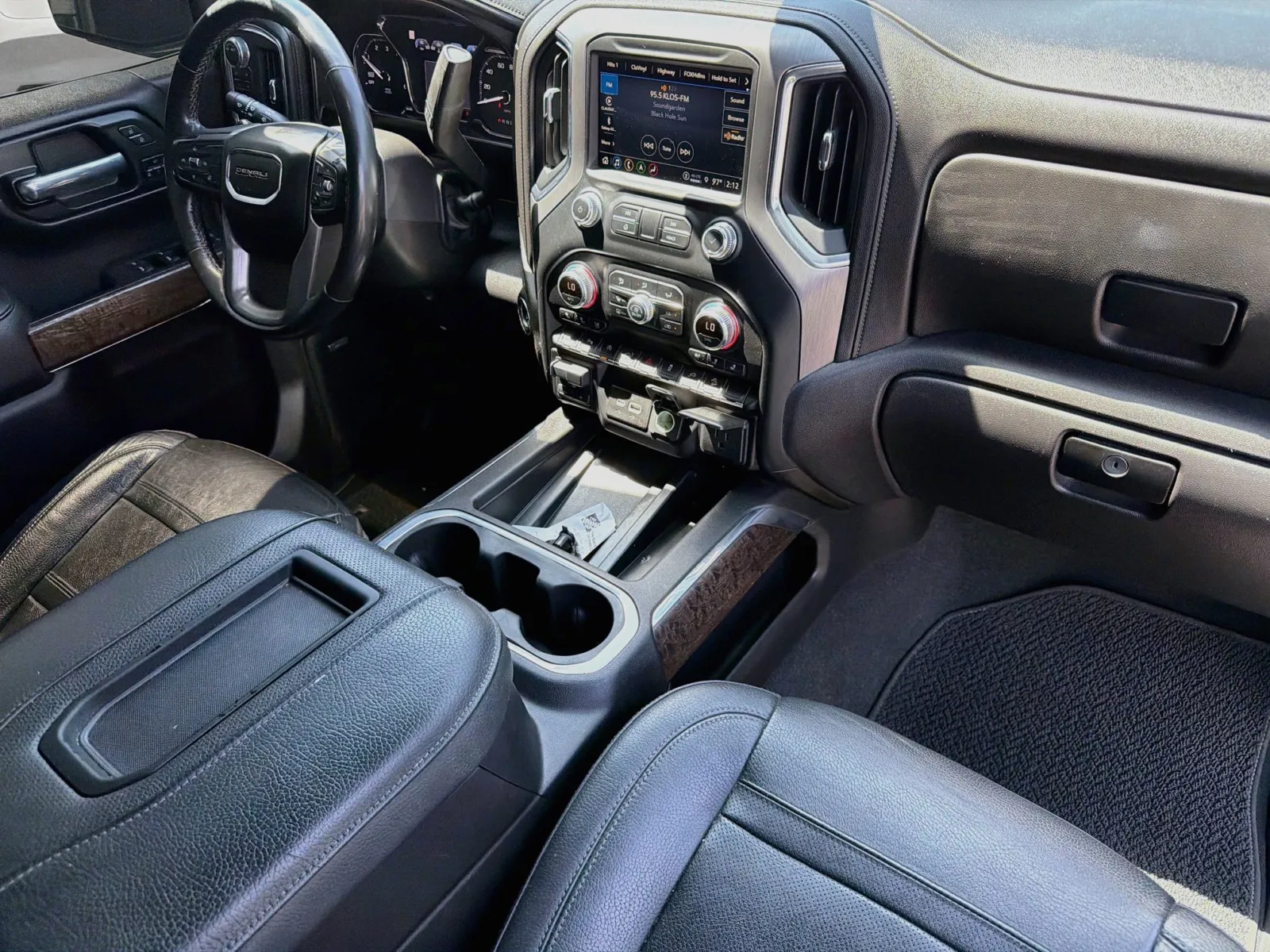GMC Sierra photo 12